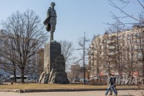 Памятник Максиму Горькому, расположенный в сквере на площади Горького, был открыт 2 ноября 1952 года и стал одним из символов Нижнего Новгорода