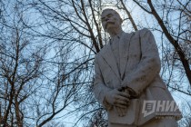 Памятник Максиму Горькому в Парке им. 1 Мая
